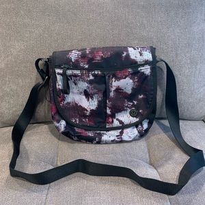 *LOWEST PRICE* Lululemon The Essentials Bag in Kara Blossom